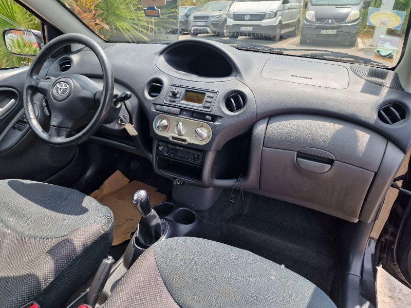 TOYOTA YARIS 2004