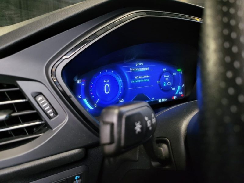 FORD KUGA 2.5 Duratec 190ch KUGA 2.5 Duratec 190ch ST-LINE 1ER MAIN