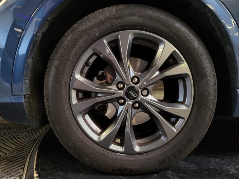 FORD KUGA 2.5 Duratec 190ch KUGA 2.5 Duratec 190ch ST-LINE 1ER MAIN