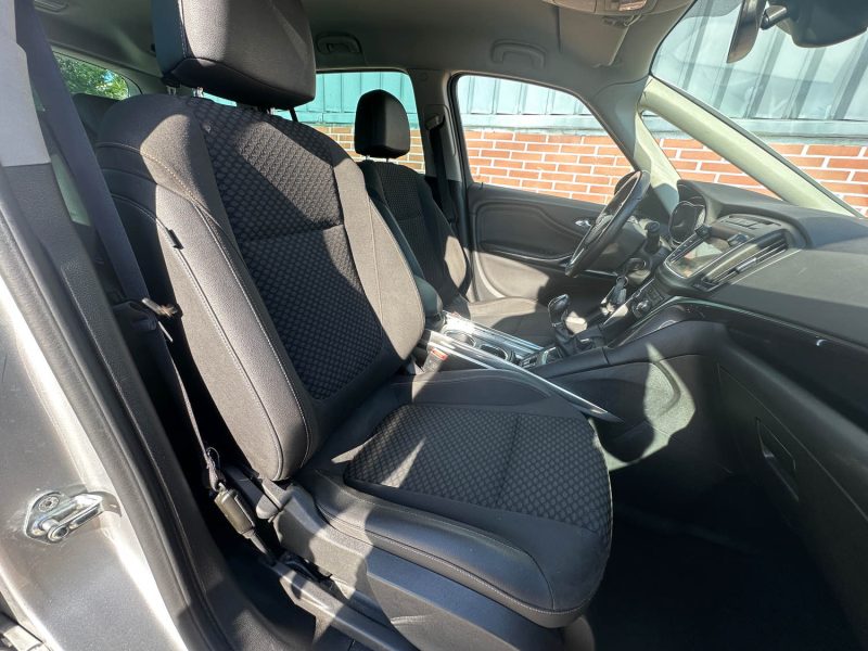 OPEL ZAFIRA TOURER 2017