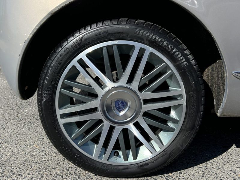 LANCIA YPSILON PHASE 2 1.4 i 95 PREMIERE MAIN / 19 200 Kms TOIT OUVRANT PANORAMIQUE - GARANTIE 1 AN