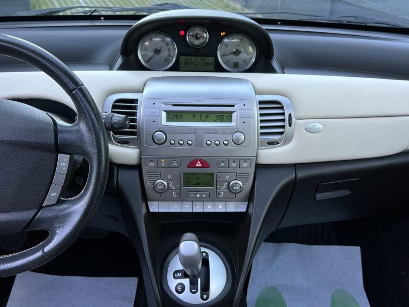 LANCIA YPSILON PHASE 2 1.4 i 95 PREMIERE MAIN / 19 200 Kms TOIT OUVRANT PANORAMIQUE - GARANTIE 1 AN