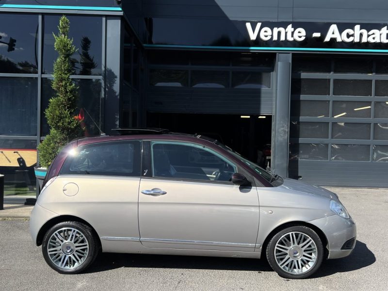 LANCIA YPSILON PHASE 2 1.4 i 95 PREMIERE MAIN / 19 200 Kms TOIT OUVRANT PANORAMIQUE - GARANTIE 1 AN