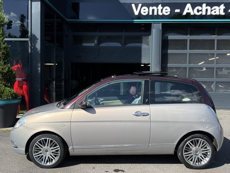 LANCIA YPSILON PHASE 2 1.4 i 95 PREMIERE MAIN / 19 200 Kms TOIT OUVRANT PANORAMIQUE - GARANTIE 1 AN