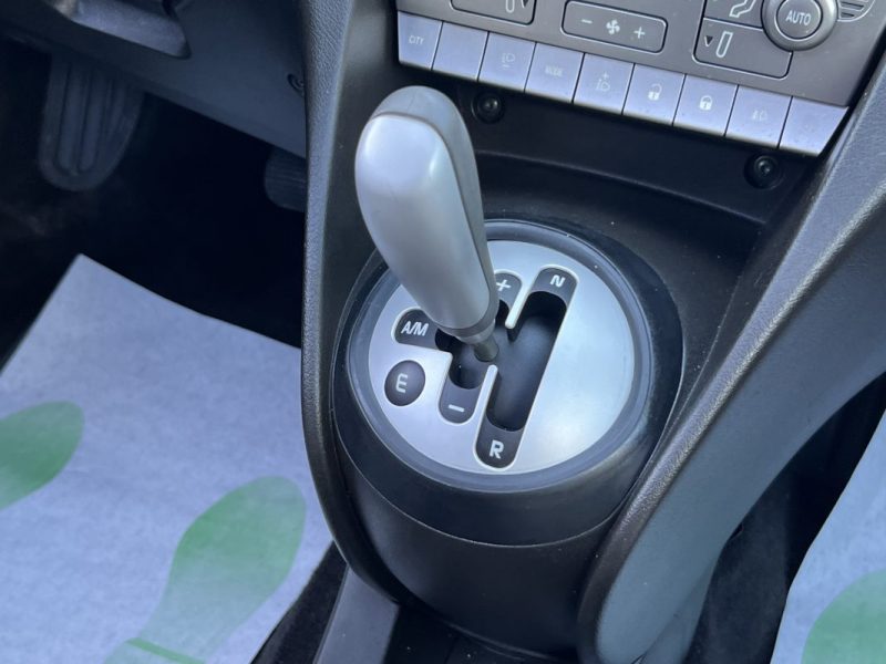 LANCIA YPSILON PHASE 2 1.4 i 95 PREMIERE MAIN / 19 200 Kms TOIT OUVRANT PANORAMIQUE - GARANTIE 1 AN