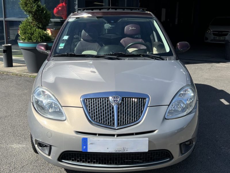 LANCIA YPSILON PHASE 2 1.4 i 95 PREMIERE MAIN / 19 200 Kms TOIT OUVRANT PANORAMIQUE - GARANTIE 1 AN
