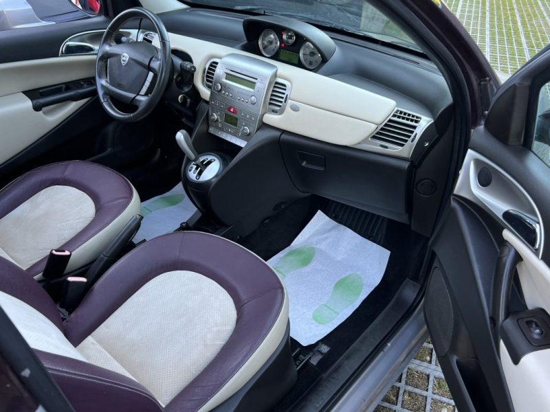 LANCIA YPSILON PHASE 2 1.4 i 95 PREMIERE MAIN / 19 200 Kms TOIT OUVRANT PANORAMIQUE - GARANTIE 1 AN