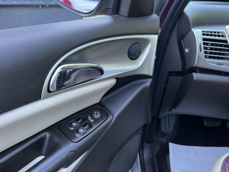 LANCIA YPSILON PHASE 2 1.4 i 95 PREMIERE MAIN / 19 200 Kms TOIT OUVRANT PANORAMIQUE - GARANTIE 1 AN