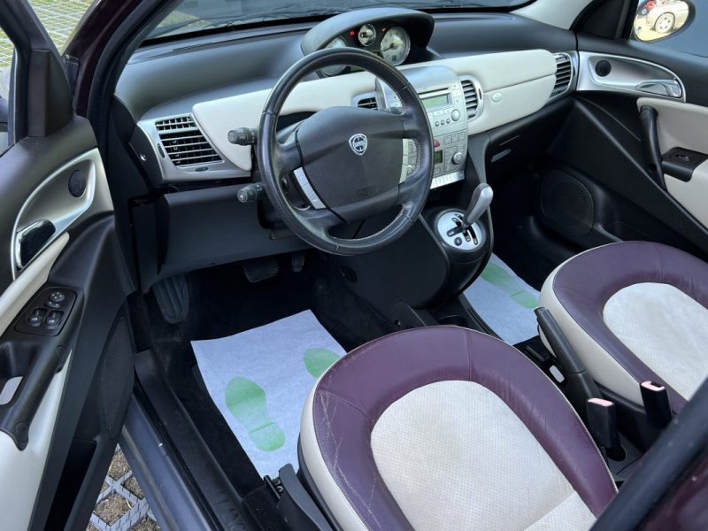 LANCIA YPSILON PHASE 2 1.4 i 95 PREMIERE MAIN / 19 200 Kms TOIT OUVRANT PANORAMIQUE - GARANTIE 1 AN