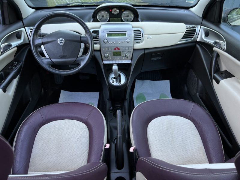 LANCIA YPSILON PHASE 2 1.4 i 95 PREMIERE MAIN / 19 200 Kms TOIT OUVRANT PANORAMIQUE - GARANTIE 1 AN