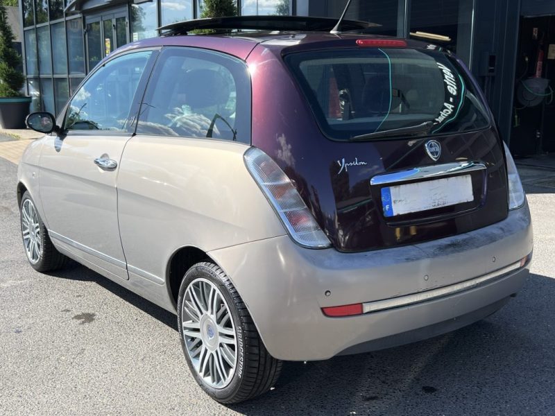 LANCIA YPSILON PHASE 2 1.4 i 95 PREMIERE MAIN / 19 200 Kms TOIT OUVRANT PANORAMIQUE - GARANTIE 1 AN