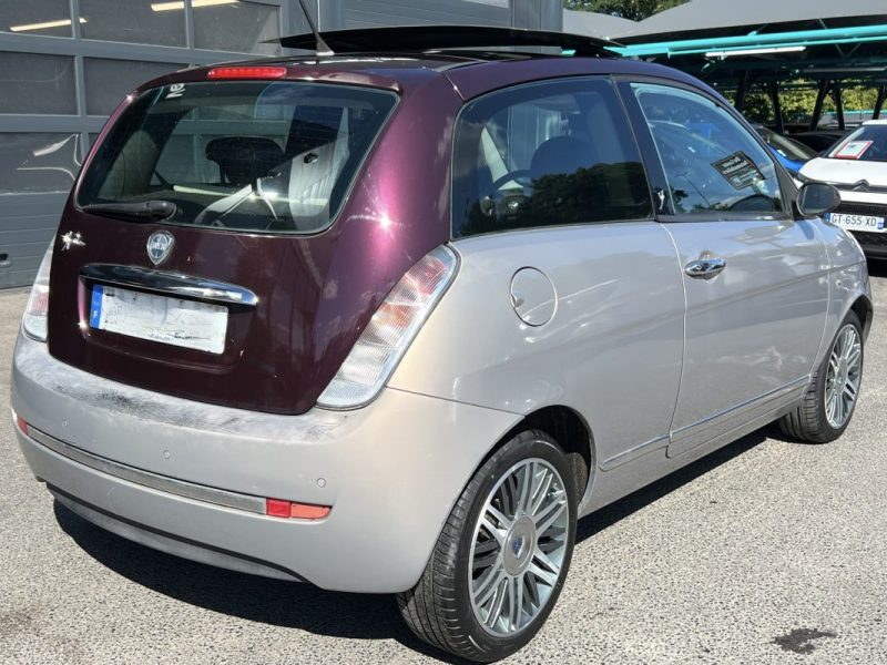 LANCIA YPSILON PHASE 2 1.4 i 95 PREMIERE MAIN / 19 200 Kms TOIT OUVRANT PANORAMIQUE - GARANTIE 1 AN