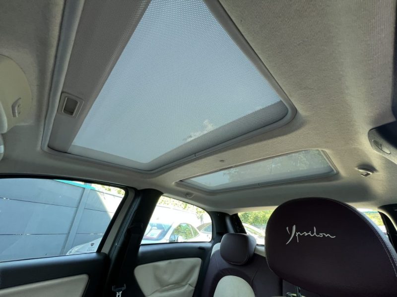 LANCIA YPSILON PHASE 2 1.4 i 95 PREMIERE MAIN / 19 200 Kms TOIT OUVRANT PANORAMIQUE - GARANTIE 1 AN
