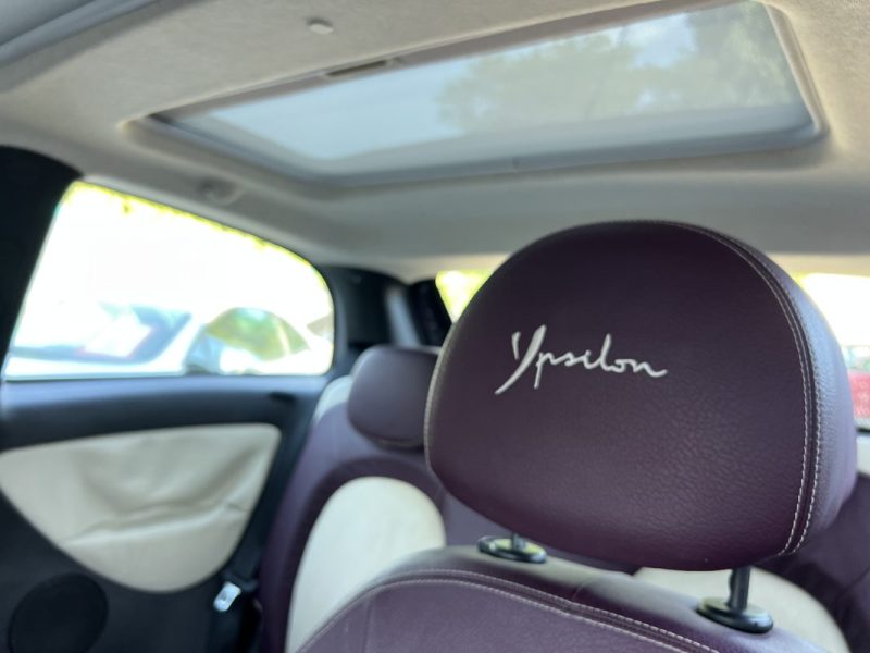 LANCIA YPSILON PHASE 2 1.4 i 95 PREMIERE MAIN / 19 200 Kms TOIT OUVRANT PANORAMIQUE - GARANTIE 1 AN