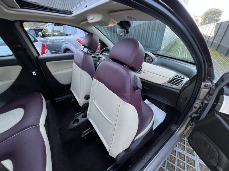 LANCIA YPSILON PHASE 2 1.4 i 95 PREMIERE MAIN / 19 200 Kms TOIT OUVRANT PANORAMIQUE - GARANTIE 1 AN