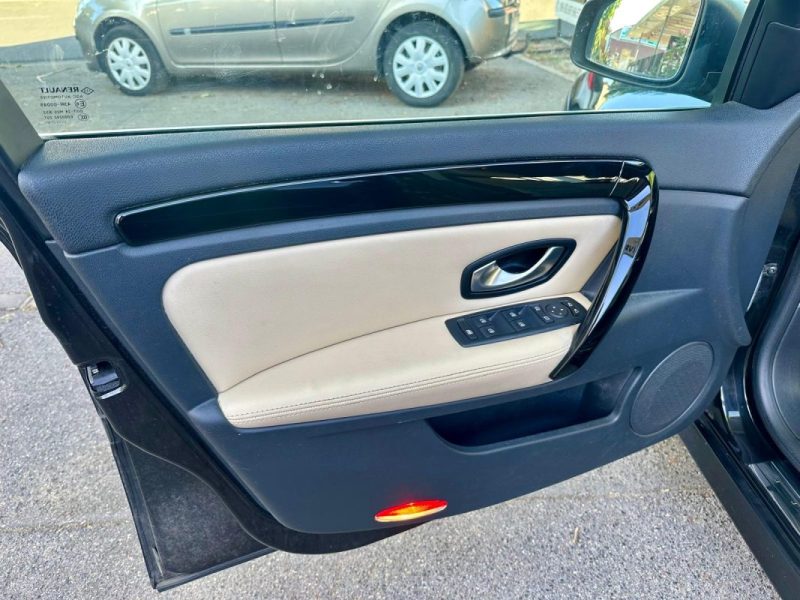 RENAULT LAGUNA III 2.0 DCI 150 INITIALE