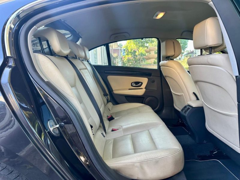 RENAULT LAGUNA III 2.0 DCI 150 INITIALE