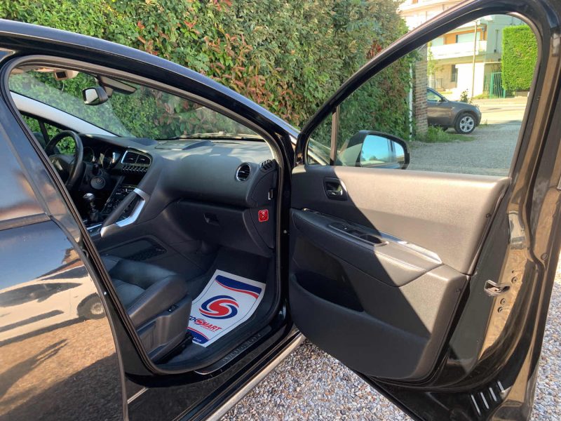 PEUGEOT 3008 2011 1.6 HDi 112