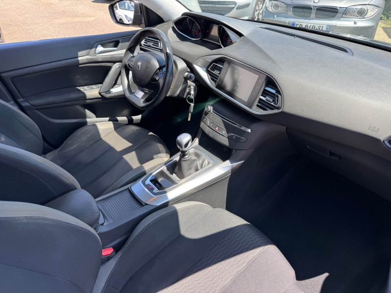 PEUGEOT 308 1.6 HDi 115ch 1ERE MAIN