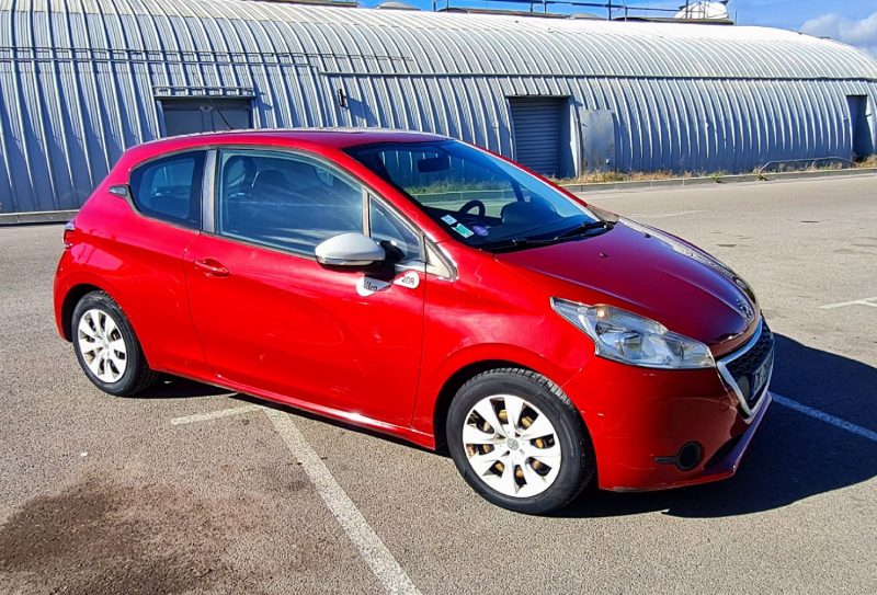 PEUGEOT 208 2014