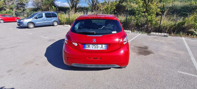 PEUGEOT 208 2014