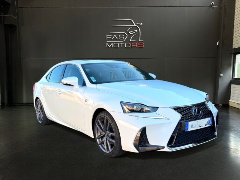 LEXUS IS300H 2019