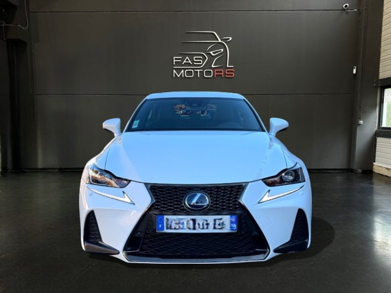 LEXUS IS300H 2019