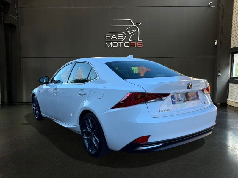 LEXUS IS300H 2019