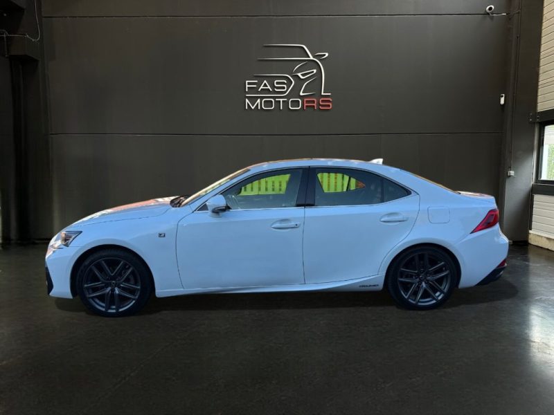 LEXUS IS300H 2019