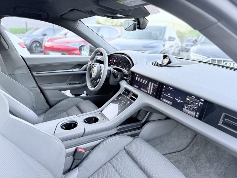 PORSCHE TAYCAN TURBO S 761ch CROSS TURISMO