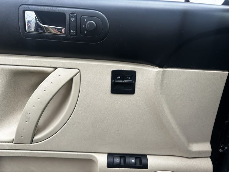 VOLKSWAGEN NEW BEETLE TDI 105 CARAT - *** REMISE - PRIX COUTANT !! ***