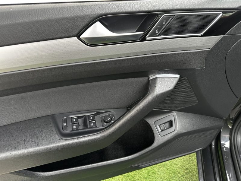 VOLKSWAGEN PASSAT 2017