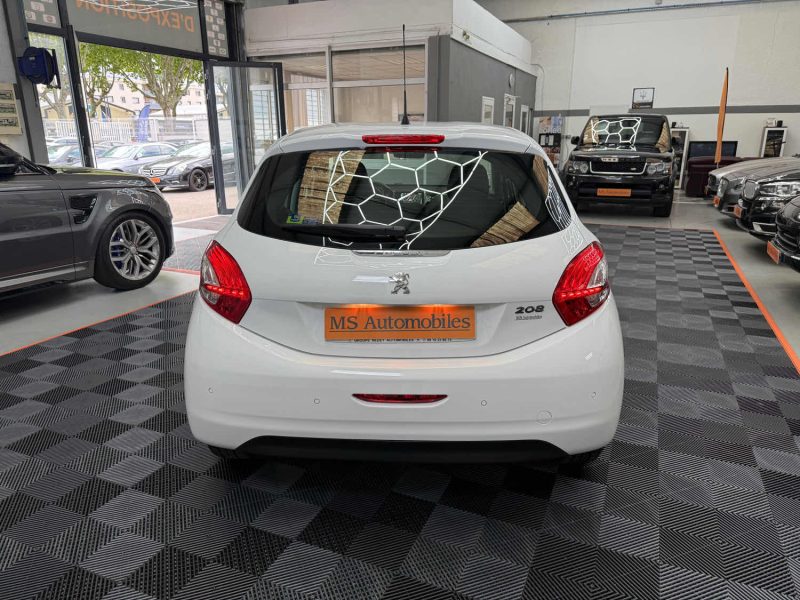 PEUGEOT 208 2015