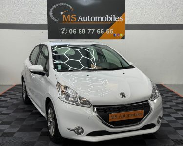 PEUGEOT 208 2015