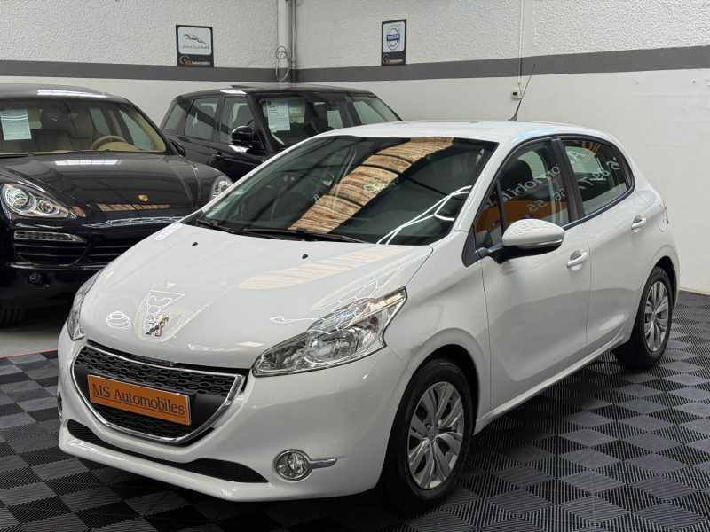 PEUGEOT 208 2015