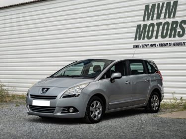 PEUGEOT 5008 2012