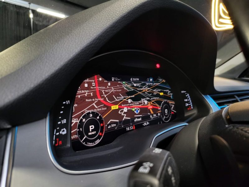 AUDI Q7 E-TRON 3.0 V6 AVUS EXTENTED TIPTRONIC / TOIT OUVRANT / SIEGES ELECTRIQUES + CHAUFFANTS / VIS