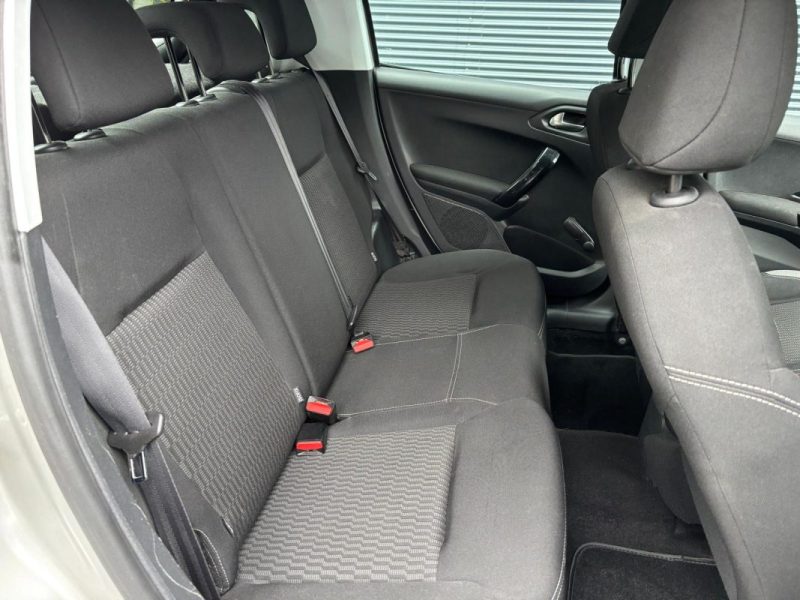 PEUGEOT 208 1.2 82cv Active - Distribution neuve