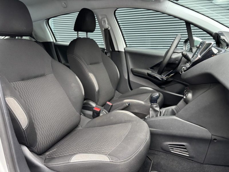 PEUGEOT 208 1.2 82cv Active - Distribution neuve