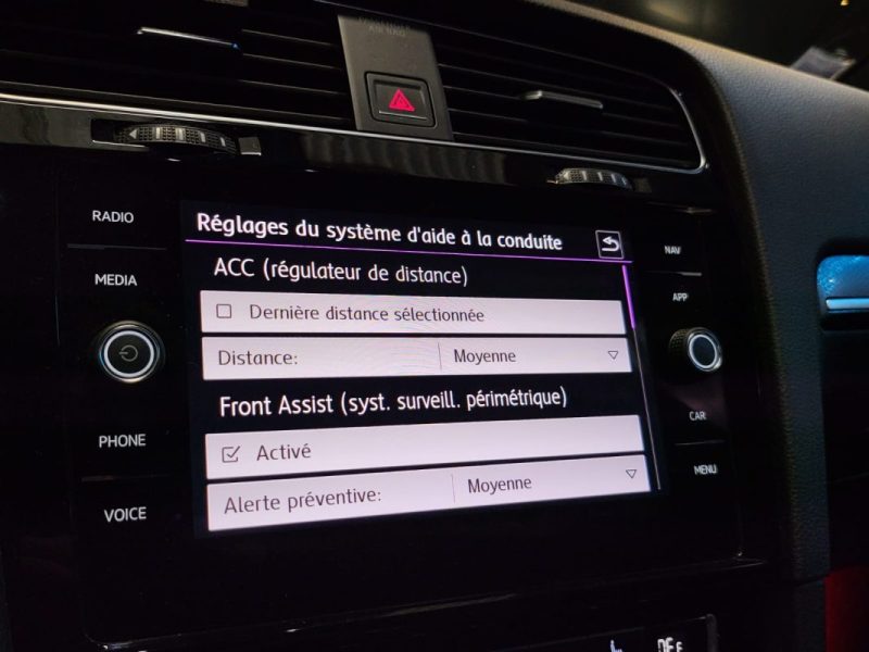 VOLKSWAGEN GOLF 7 GTI STAGE 1 +300CV / APPLE CARPLAY / MODE DE CONDUITE / REGULATEUR ADAPTATIF 