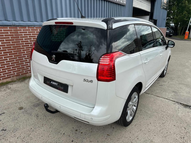 PEUGEOT 5008 2016