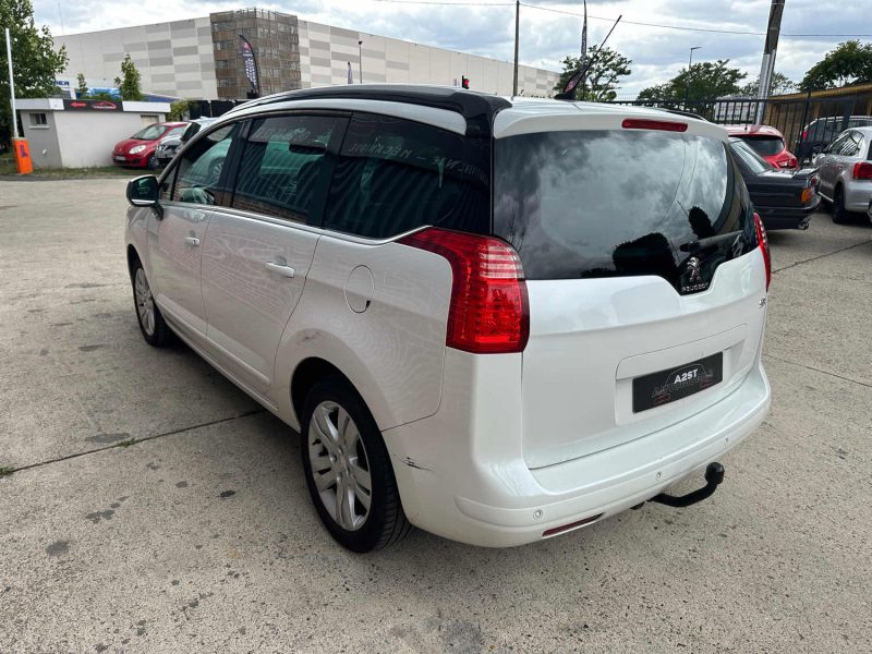 PEUGEOT 5008 2016