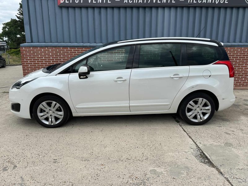 PEUGEOT 5008 2016