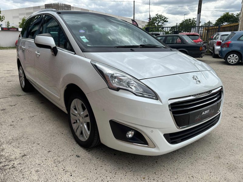 PEUGEOT 5008 2016