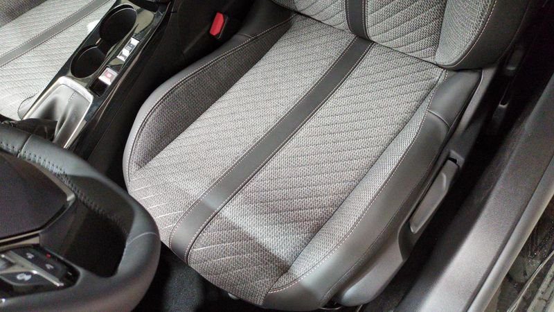 Peugeot 208 100 s&s bvm6 allure + radars av-ar + mirror screen