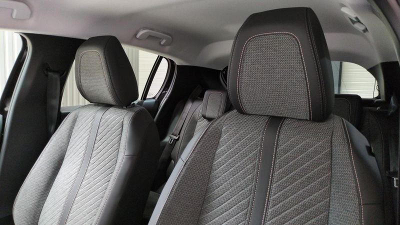 Peugeot 208 100 s&s bvm6 allure + radars av-ar + mirror screen