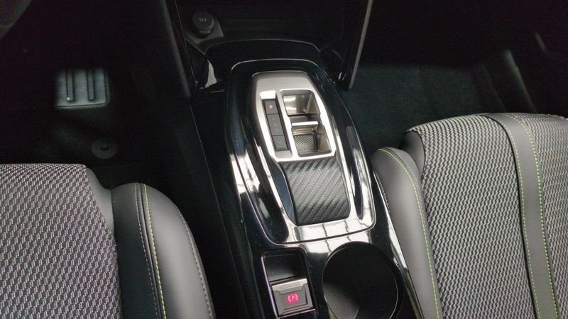 Peugeot 208 Hybrid 110 e-dcs6 gt + camera 360 + navi