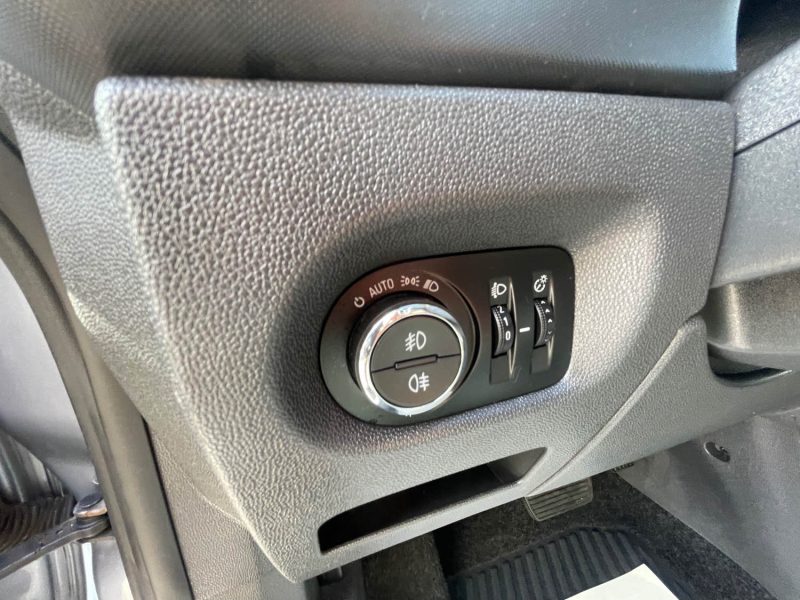 OPEL CORSA 2010 D 1.4I TWINPORT BOITE AUTOMATIQUE COSMO 