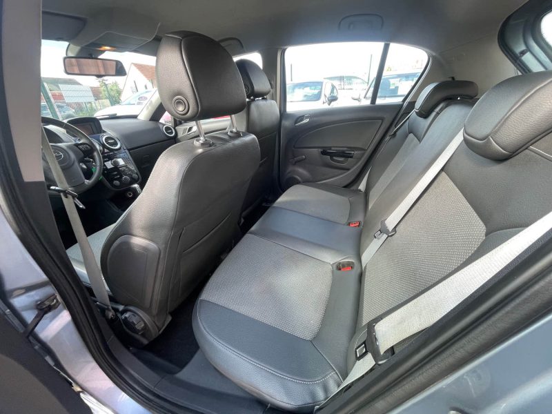 OPEL CORSA 2010 D 1.4I TWINPORT BOITE AUTOMATIQUE COSMO 