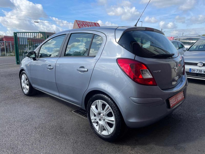 OPEL CORSA 2010 D 1.4I TWINPORT BOITE AUTOMATIQUE COSMO 